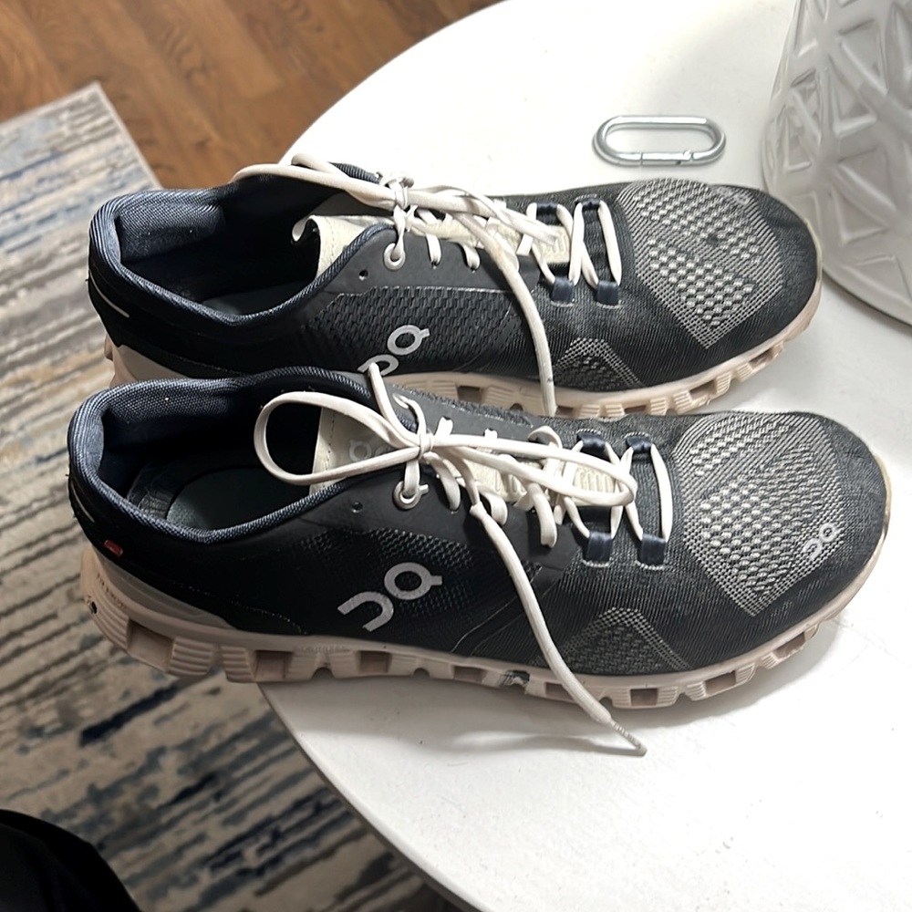 Womens On running sneaker size 10.5